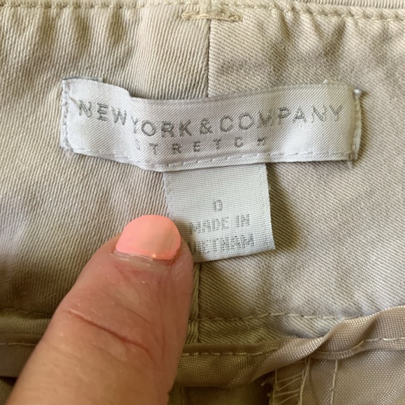 New York & Company Tan Shorts Classic Design EUC - Picture 6 of 9